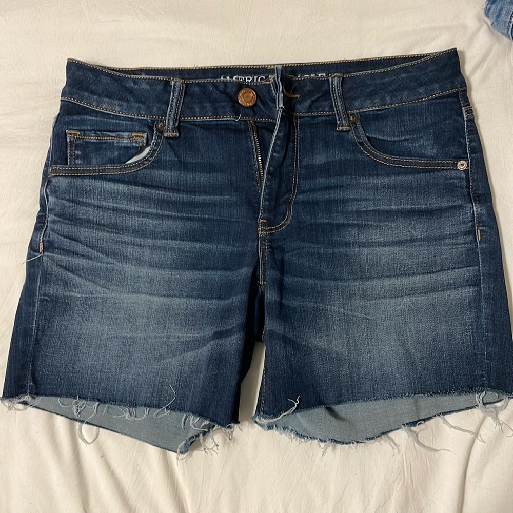 American Eagle Jean Shorts - MIDI super stretch. Perfect condition!